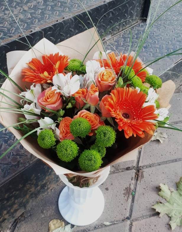 Букет цветов из: Герберы, Хризантемы, Альстромерии и Розы в Новобурейский