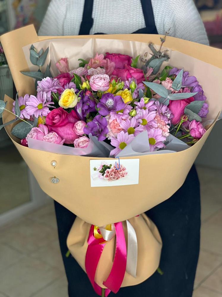 Букет цветов из: Хризантемы, Гвоздики и Альстромерии в Новобурейский