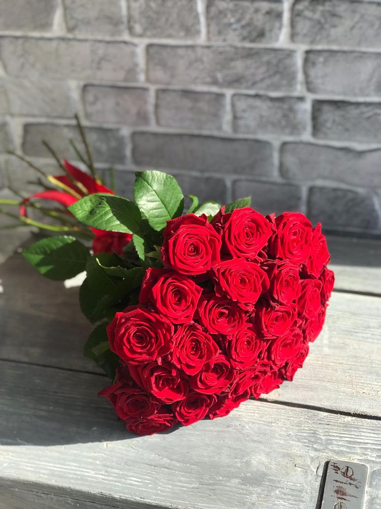 Букет Красные розы Фридом в Новобурейский