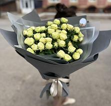 Букет Белые кустовые розы Солинеро в Новобурейский