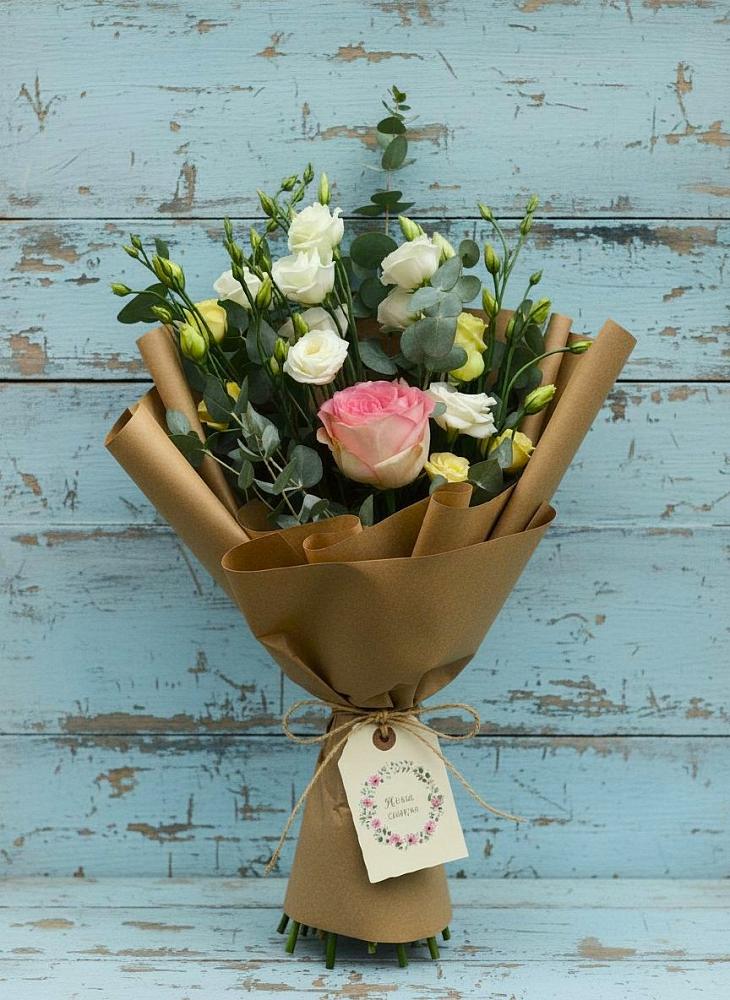 Букет цветов из: Розы и Лизиантусы в Новобурейский