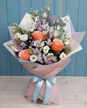 Букет цветов из:  Лизиантусы, Розы, Альстромерии и Гипсофила в Новобурейский