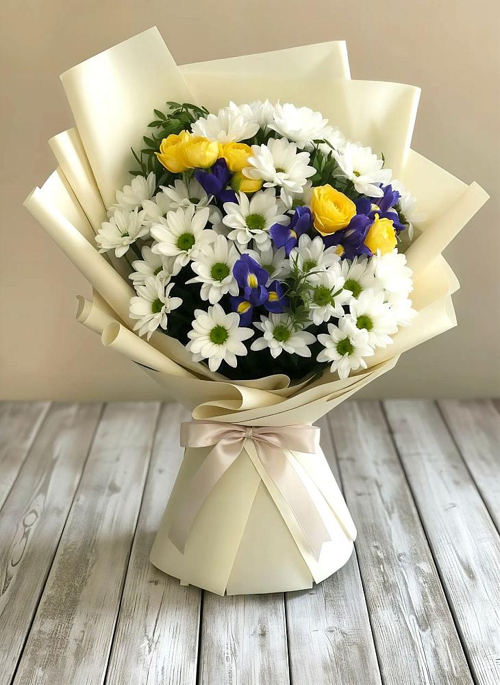 Букет цветов из: Ирисы, Хризантемы и Розы в Новобурейский