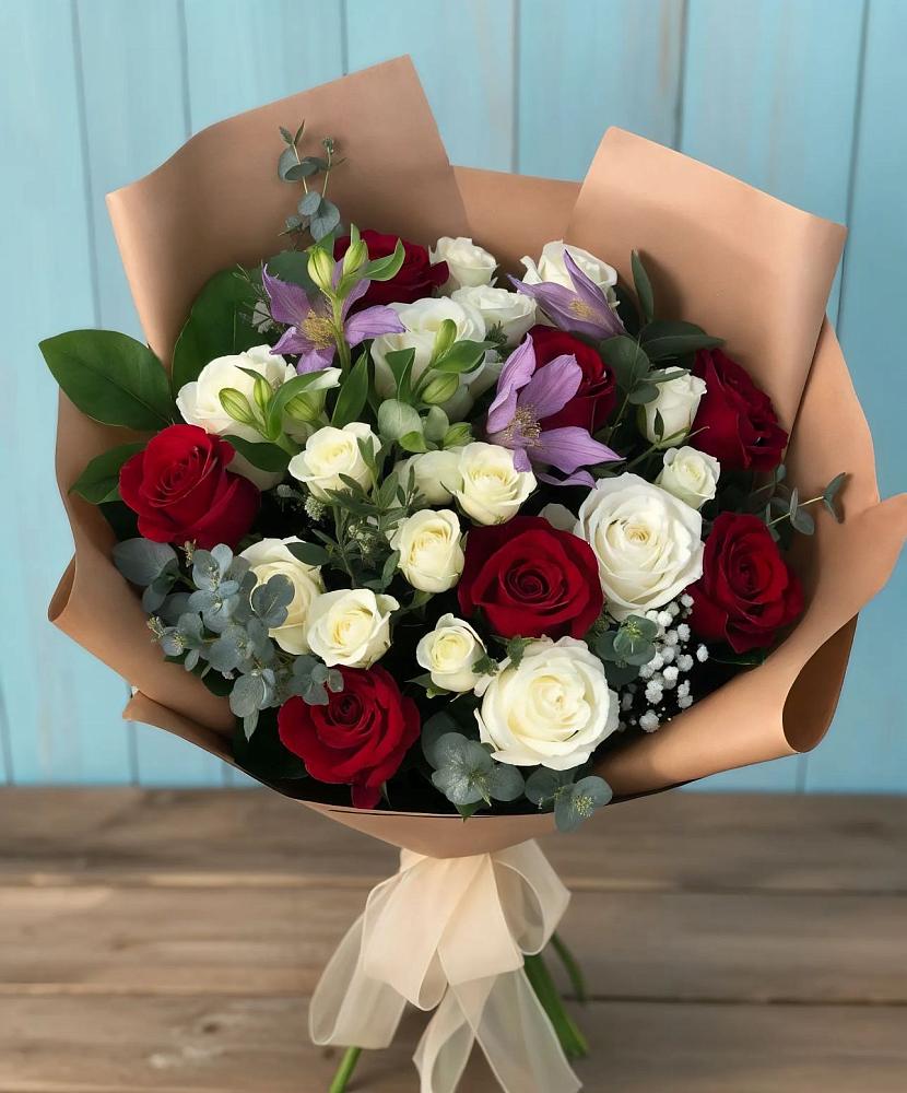 Букет цветов из: Розы и Альстромерии в Новобурейский