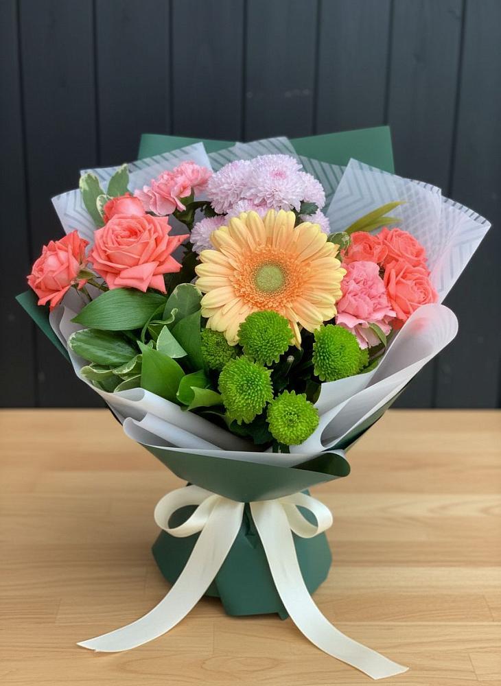 Букет цветов из: Гвоздики, Розы, Герберы и Хризантемы в Новобурейский