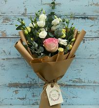 Букет цветов из:  Розы и Лизиантусы в Новобурейский