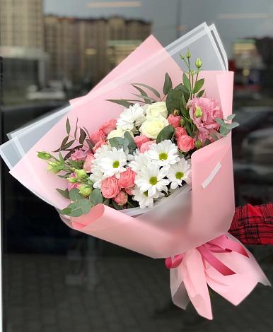 Букет цветов из: Розы, Лизиантусы и Хризантемы в Новобурейский