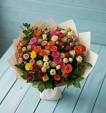 Букет Микс из разноцветных кустовых роз в Новобурейский